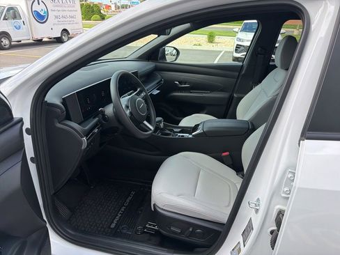 Used 2025 Hyundai Santa Cruz SEL AWD/4WD image 9