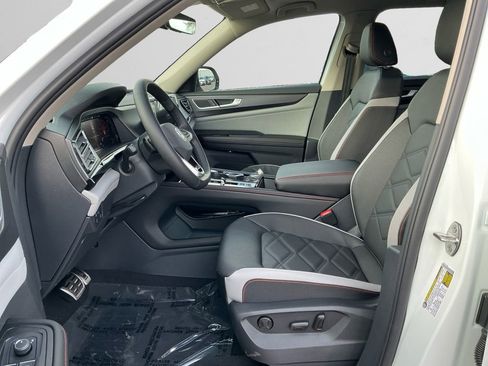 New 2026 Volkswagen Atlas Peak Edition image 9