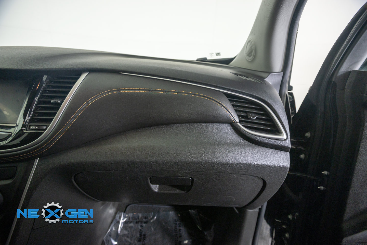 Used 2022 Chevrolet Trax LT w/ Midnight Edition AWD/4WD image 40