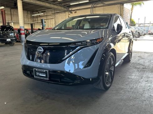 Used 2025 Nissan Ariya AWD image 3