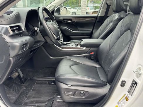 Used 2023 Toyota Highlander Platinum AWD/4WD image 21