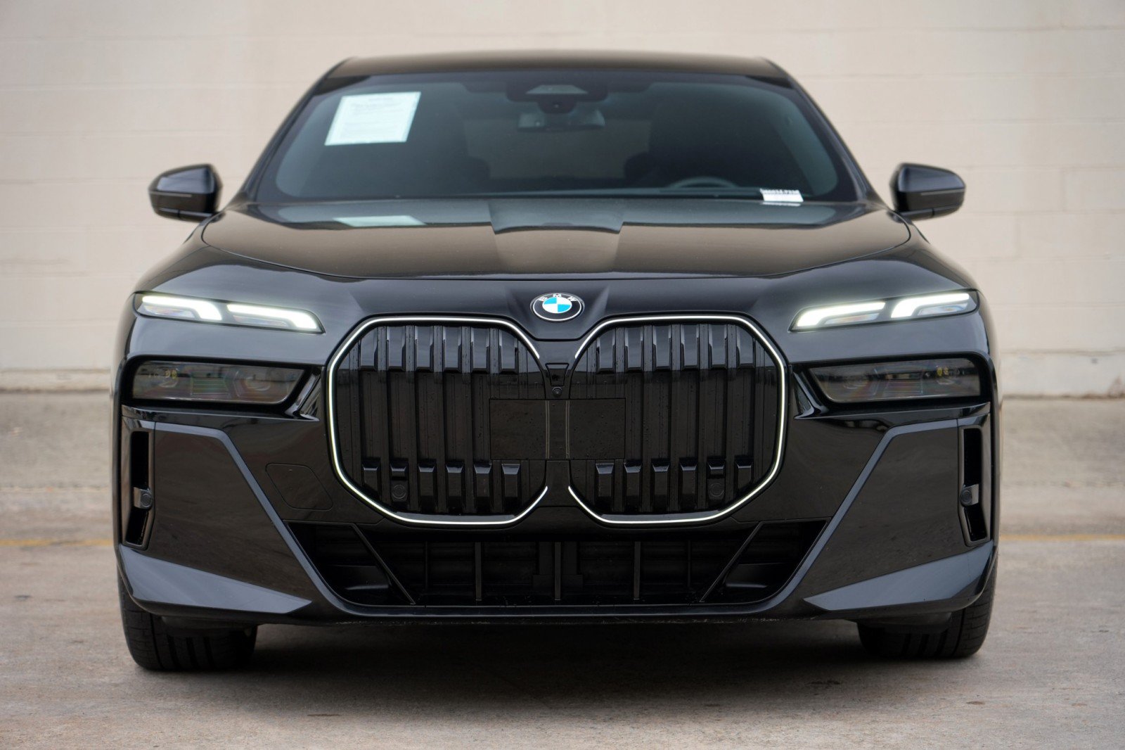 Used 2025 BMW 740i w/ Premium Package RWD image 7