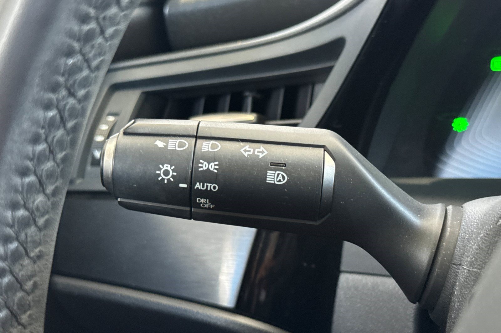 Certified 2022 Lexus ES 300h w/ Premium Package FWD image 32
