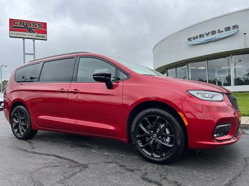 Used 2026 Chrysler Pacifica Limited w/ Uconnect Theater Family Group AWD/4WD image 47