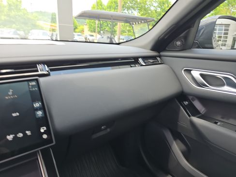 Certified 2026 Land Rover Range Rover Velar Dynamic SE AWD/4WD image 24