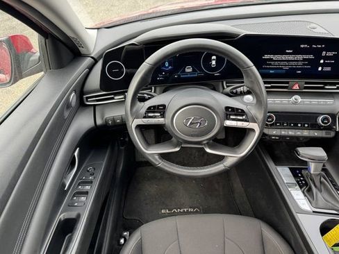 Used 2023 Hyundai Elantra SEL w/ Convenience Package image 13