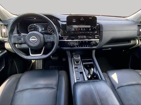 Used 2024 Nissan Pathfinder SL w/ SL Premium Package FWD image 16