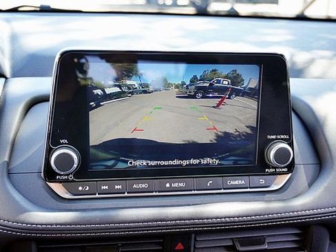 Used 2025 Nissan Rogue S image 26