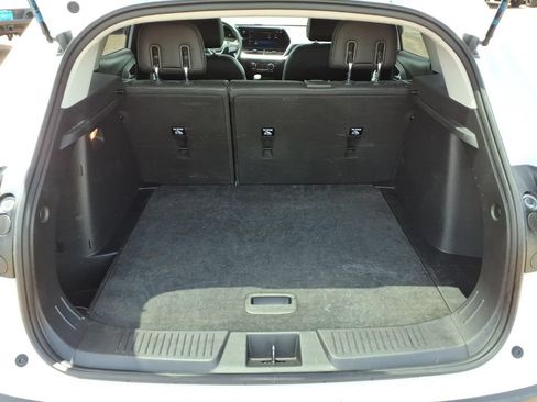 Used 2025 Chevrolet Trax LT FWD image 6