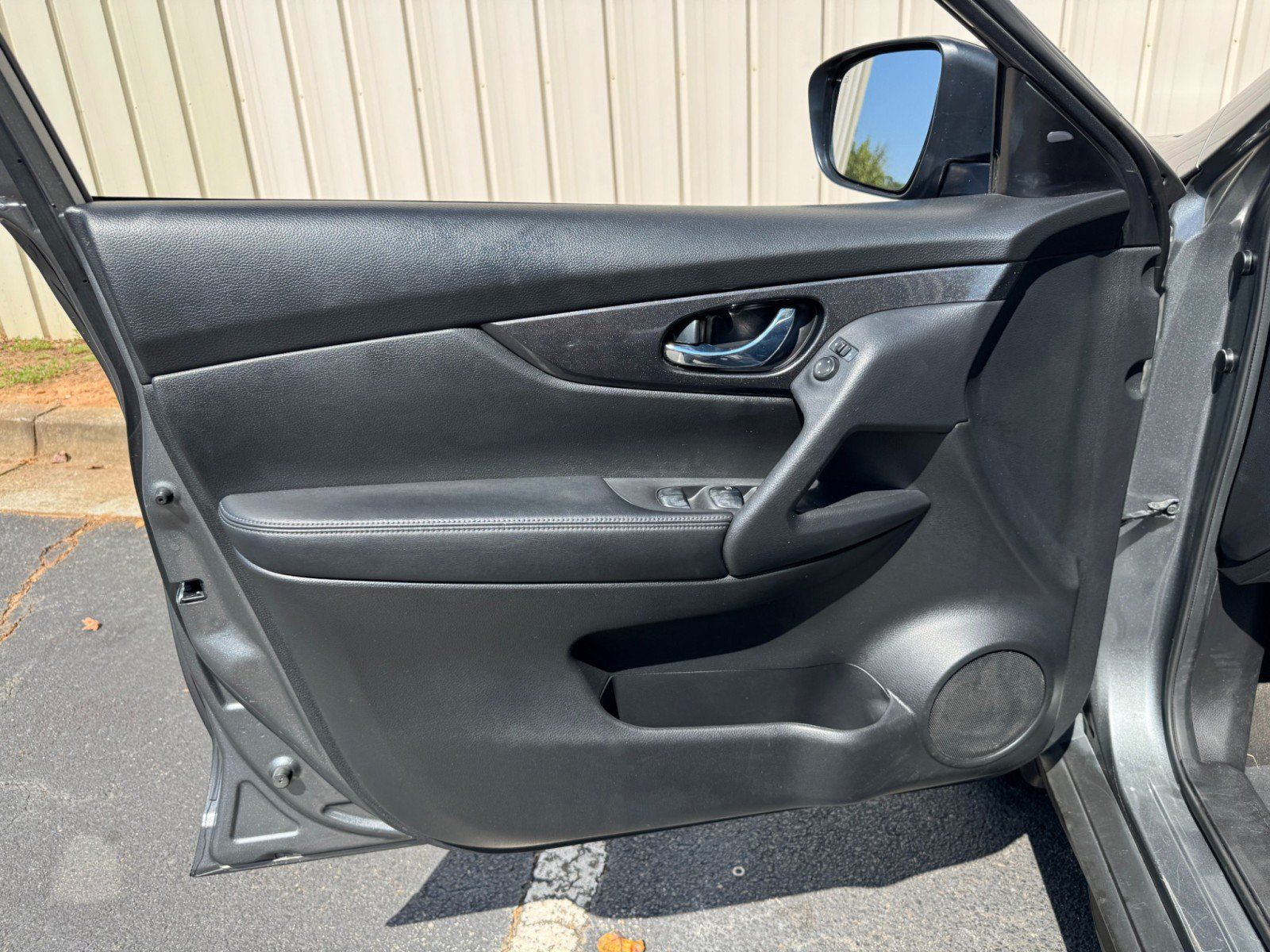 Used 2017 Nissan Rogue SV FWD image 34