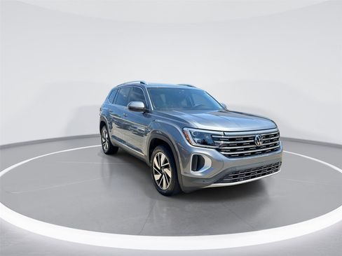 Used 2024 Volkswagen Atlas SEL AWD/4WD image 2