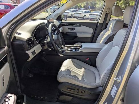 Certified 2025 Honda Pilot Touring image 28