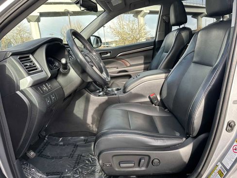 Used 2015 Toyota Highlander Limited image 19