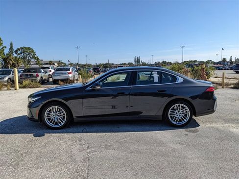 Used 2024 BMW 530i image 6