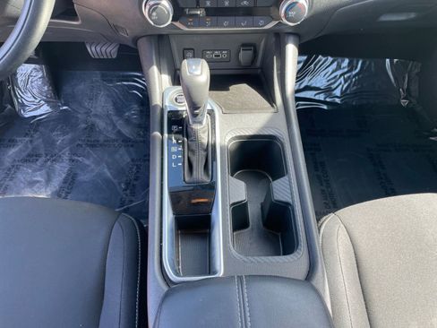 Used 2025 Nissan Sentra SV FWD image 40