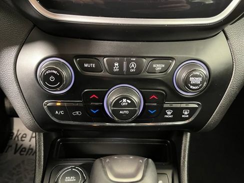 Used 2019 Jeep Cherokee Limited AWD/4WD image 29