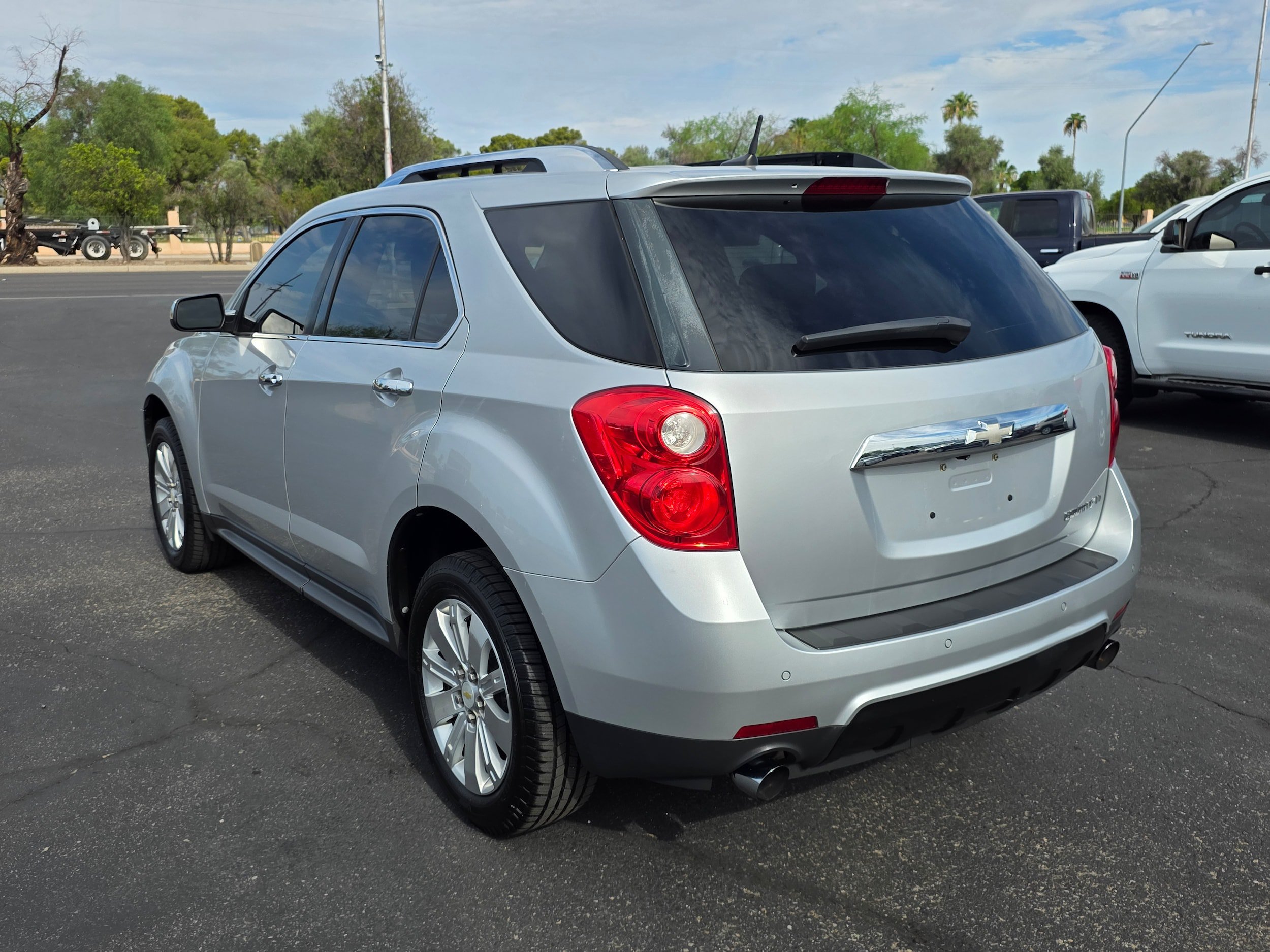 Used 2010 Chevrolet Equinox LT w/ Chrome Appearance Package FWD image 3