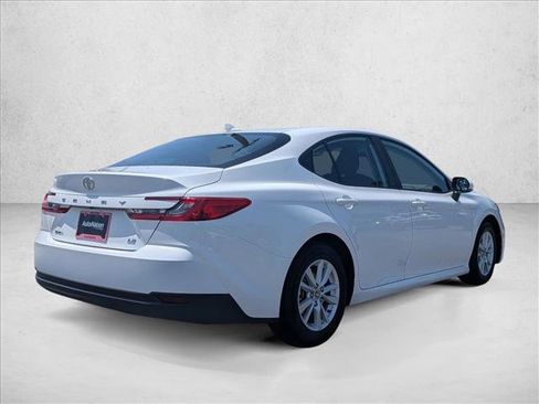 Used 2025 Toyota Camry LE FWD image 5