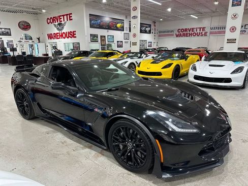 Used 2015 Chevrolet Corvette Z06 w/ 3LZ Preferred Equipment Group RWD image 9