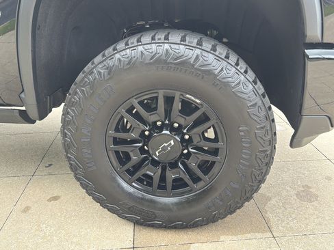Used 2026 Chevrolet Silverado 2500 ZR2 AWD/4WD image 12