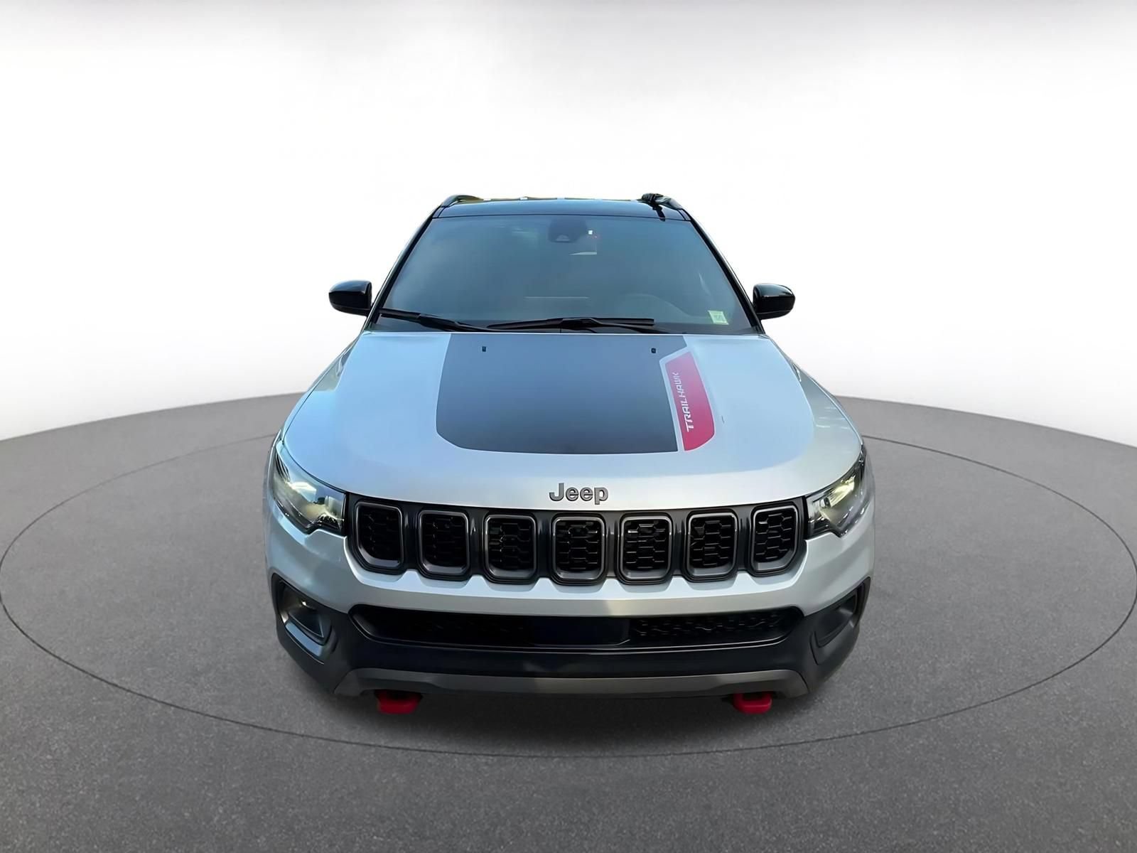 Used 2025 Jeep Compass Trailhawk AWD/4WD image 3