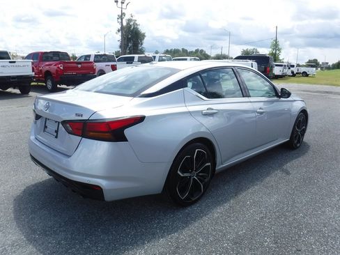 Used 2024 Nissan Altima 2.5 SR FWD image 2