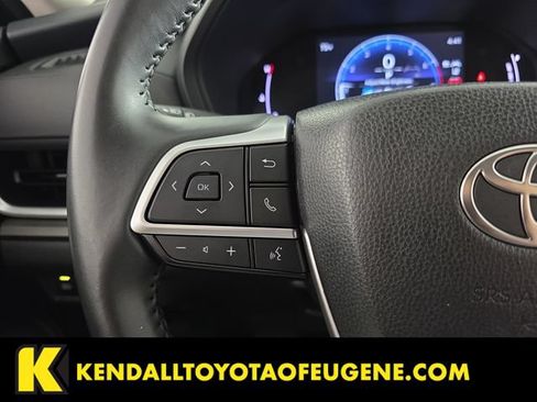 Used 2025 Toyota Grand Highlander AWD image 15