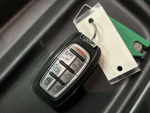 Used 2020 Chrysler Pacifica Touring-L FWD image 40