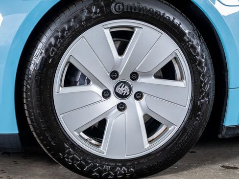 Used 2021 Porsche Taycan image 10