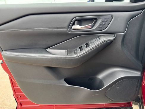 Used 2025 Nissan Rogue SL w/ Tech Package AWD/4WD image 16