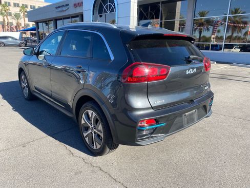 Used 2022 Kia Niro EX FWD image 8
