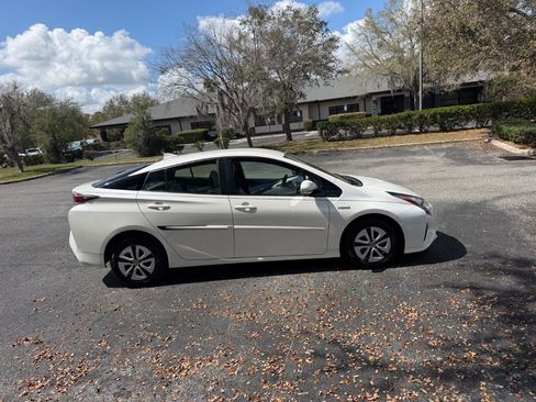 Used 2018 Toyota Prius Four image 8