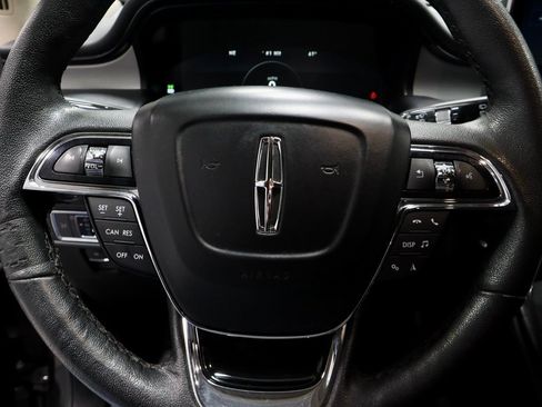 Used 2022 Lincoln Nautilus FWD w/ Premium Package image 32