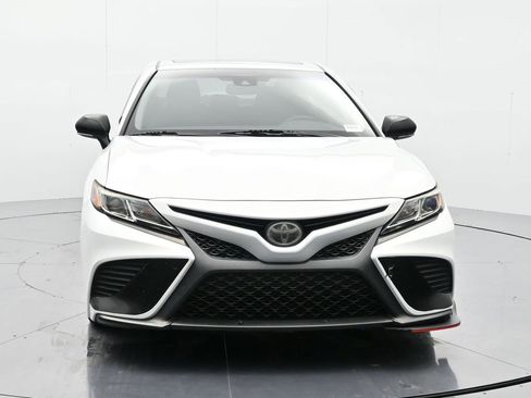 Used 2018 Toyota Camry SE w/ Moonroof Package image 2