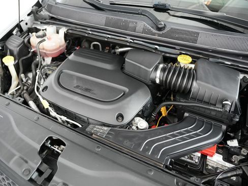 Used 2022 Chrysler Voyager LX FWD image 48