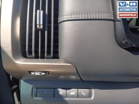 Used 2023 Nissan Pathfinder Platinum AWD/4WD image 14
