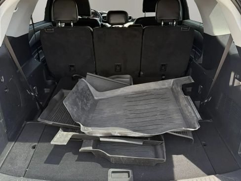 Used 2022 Ford Explorer XLT w/ Equipment Group 202A AWD/4WD image 9