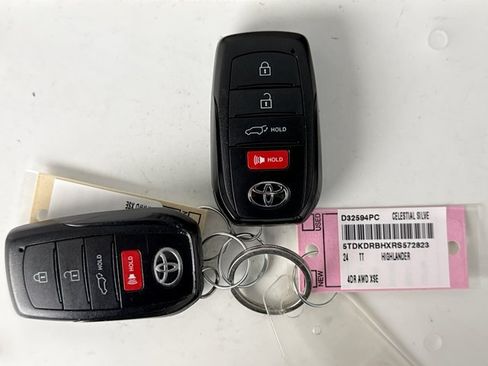 Used 2024 Toyota Highlander XSE AWD/4WD image 23