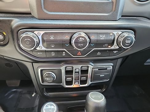 Used 2022 Jeep Wrangler Unlimited Sport w/ Xtreme Recon 35" Tire Package image 29