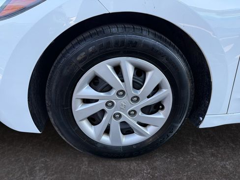Used 2017 Hyundai Elantra SE FWD image 13