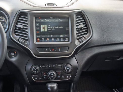 Used 2022 Jeep Cherokee Trailhawk AWD/4WD image 17