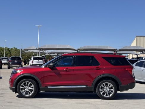Used 2020 Ford Explorer XLT w/ Equipment Group 202A AWD/4WD image 3