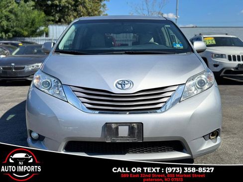 Used 2016 Toyota Sienna XLE Premium image 2