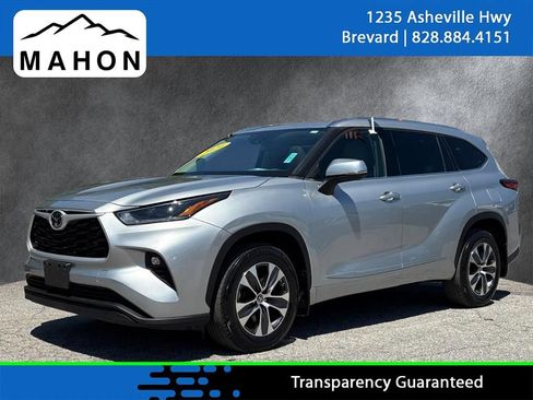 Used 2021 Toyota Highlander XLE AWD/4WD image 1