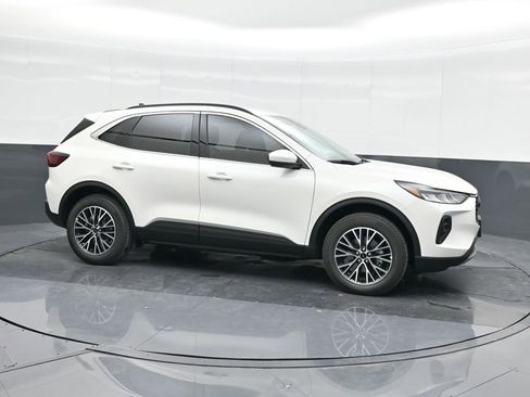 New 2025 Ford Escape SE image 11