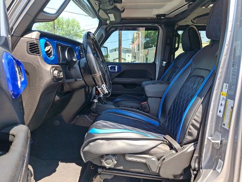 Used 2018 Jeep Wrangler Unlimited Sahara AWD/4WD image 13