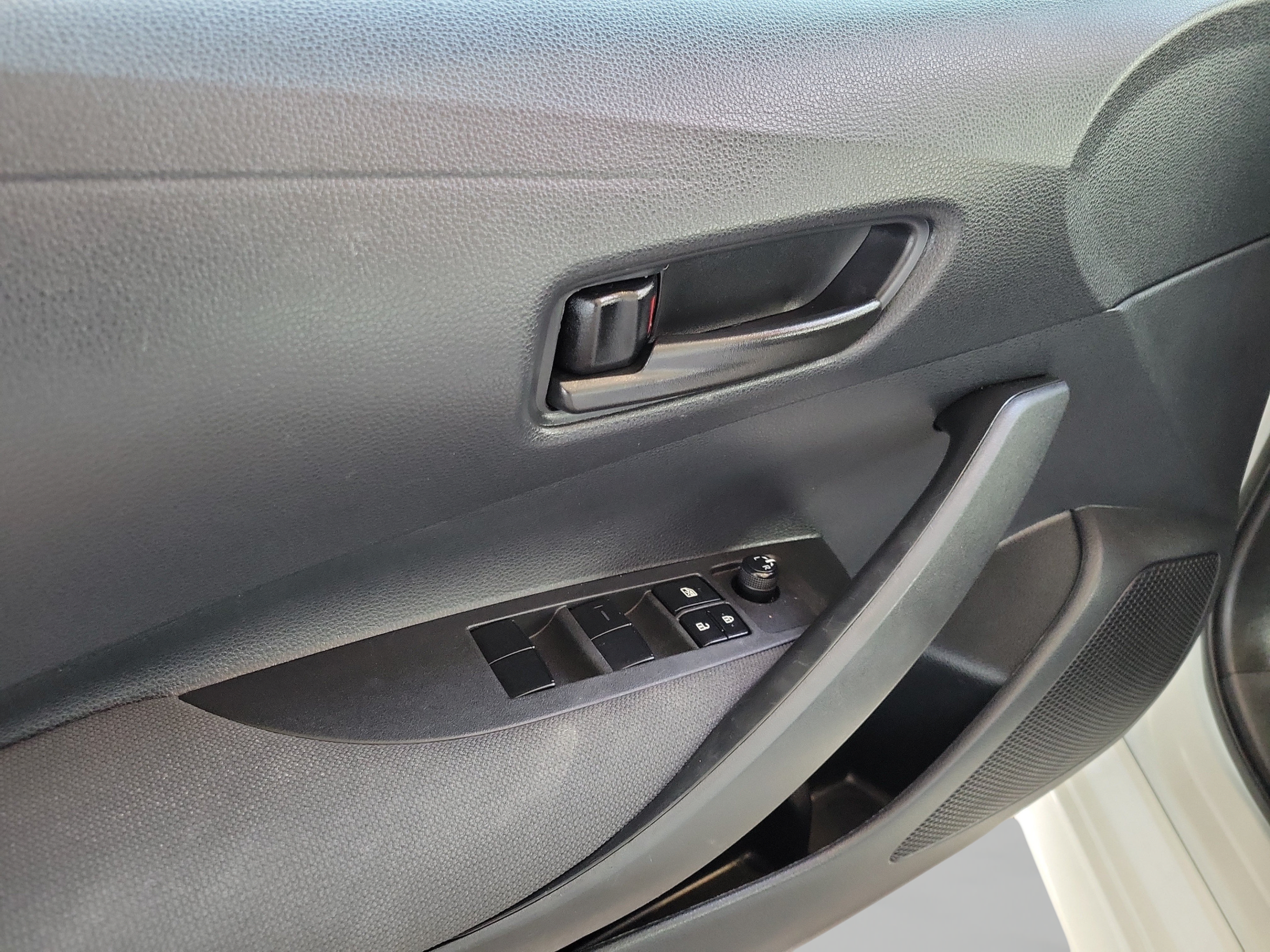 Used 2024 Toyota Corolla LE FWD image 7
