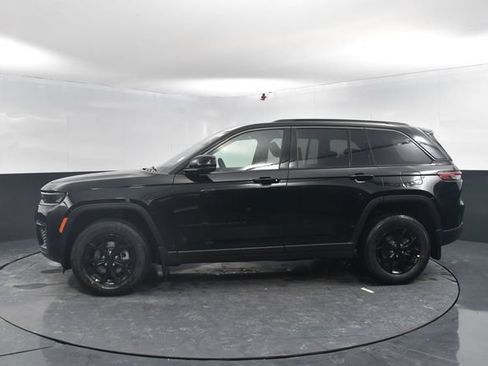 New 2026 Jeep Grand Cherokee Altitude AWD/4WD image 4
