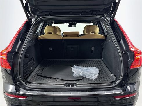 Used 2023 Volvo XC60 B5 Ultimate w/ Climate Package image 16
