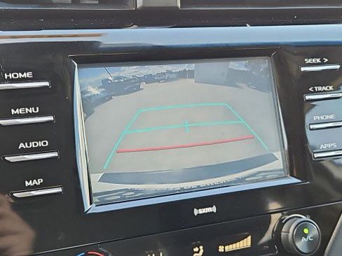 Used 2020 Toyota Camry SE FWD image 14